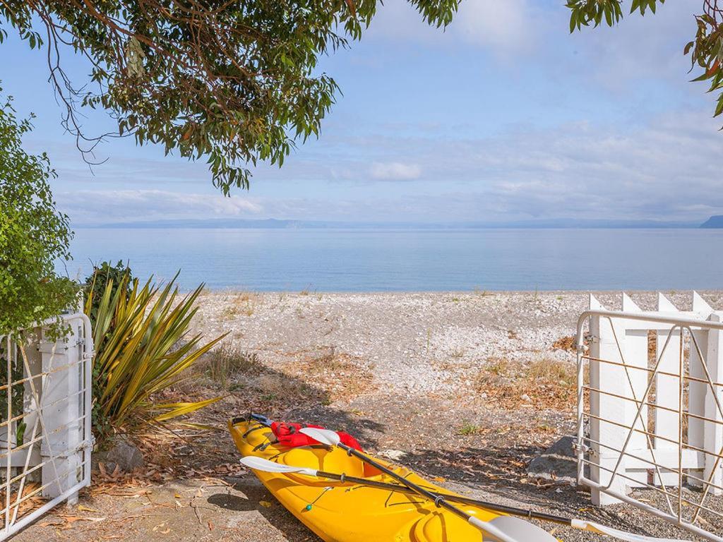 Lake Edge Cottage - Waitahanui Holiday Home المظهر الخارجي الصورة