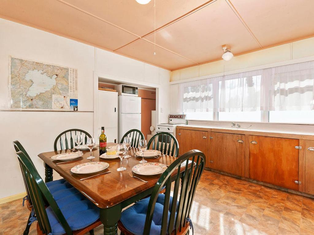 Lake Edge Cottage - Waitahanui Holiday Home المظهر الخارجي الصورة