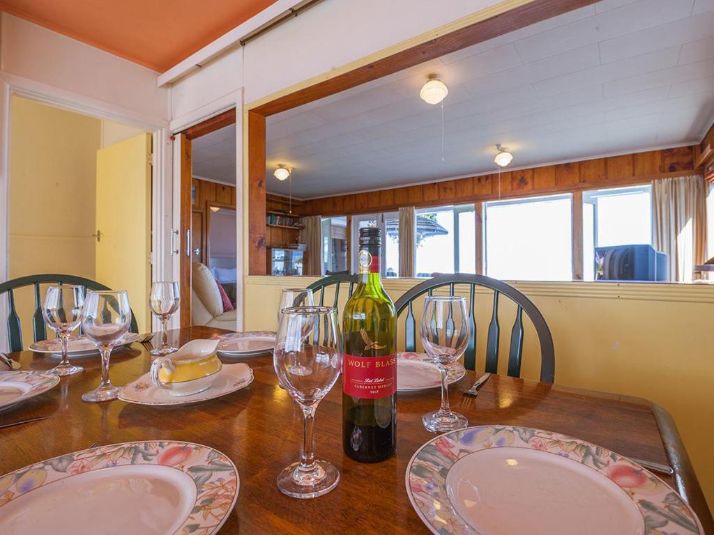 Lake Edge Cottage - Waitahanui Holiday Home المظهر الخارجي الصورة