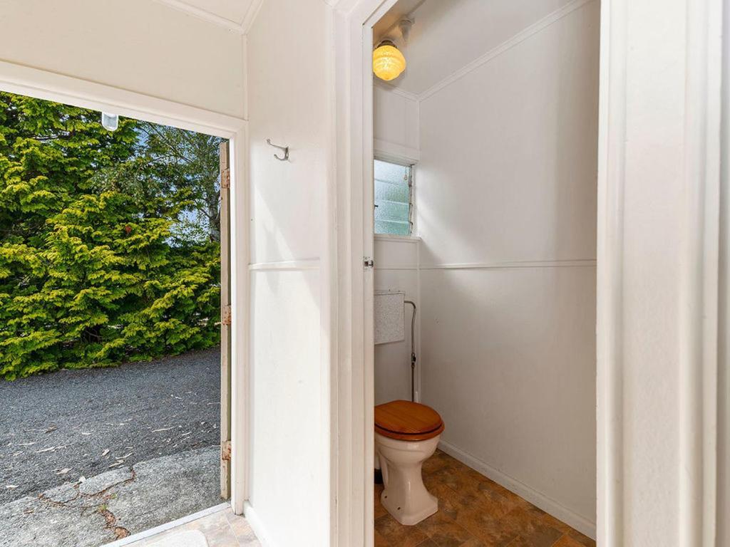 Lake Edge Cottage - Waitahanui Holiday Home المظهر الخارجي الصورة