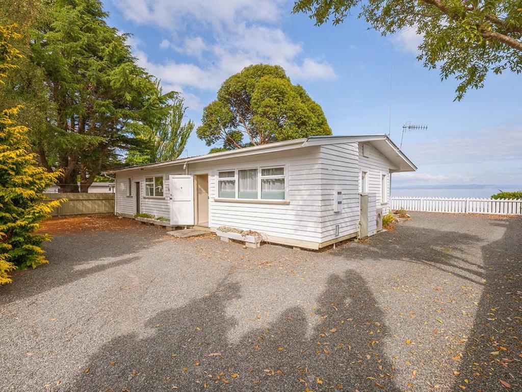 Lake Edge Cottage - Waitahanui Holiday Home المظهر الخارجي الصورة