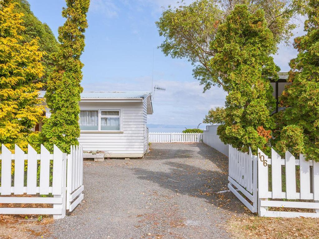 Lake Edge Cottage - Waitahanui Holiday Home المظهر الخارجي الصورة